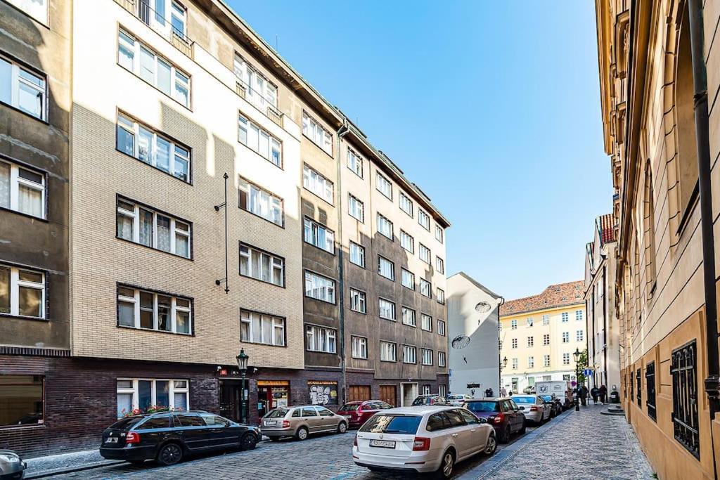Cozy Old Town Stay - 1-Bedroom Apartment Прага Екстериор снимка